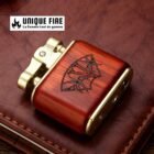 Briquet essence en bois gravé