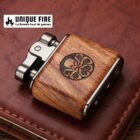 Briquet essence en bois gravé