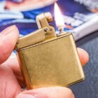 Briquet ancien or brossé éssence